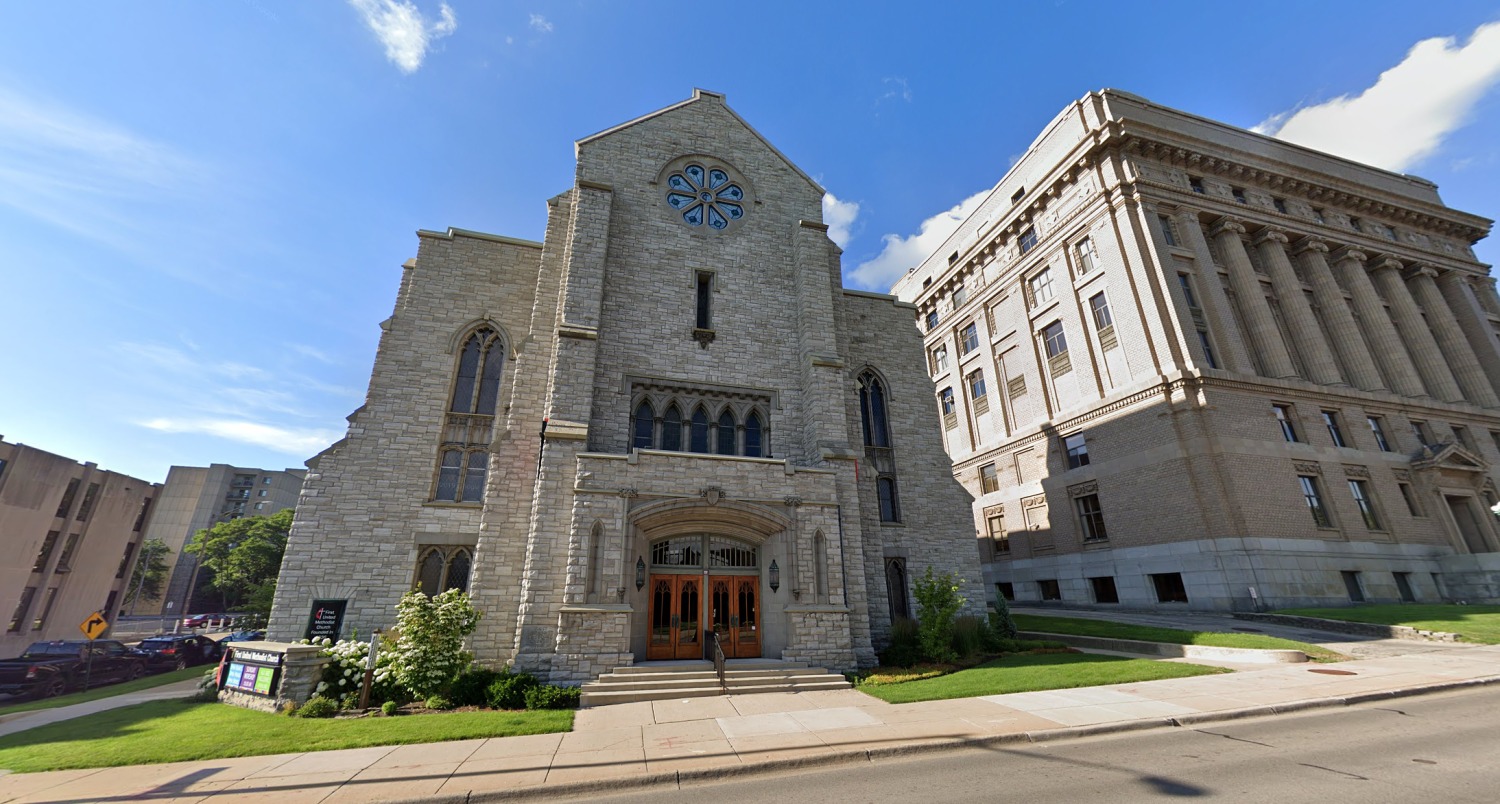 After lesbian judge denied Communion, nearby church hosts inclusive service pic