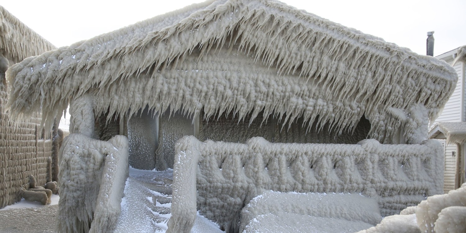 Lake Erie homes completely encased in ice after a storm