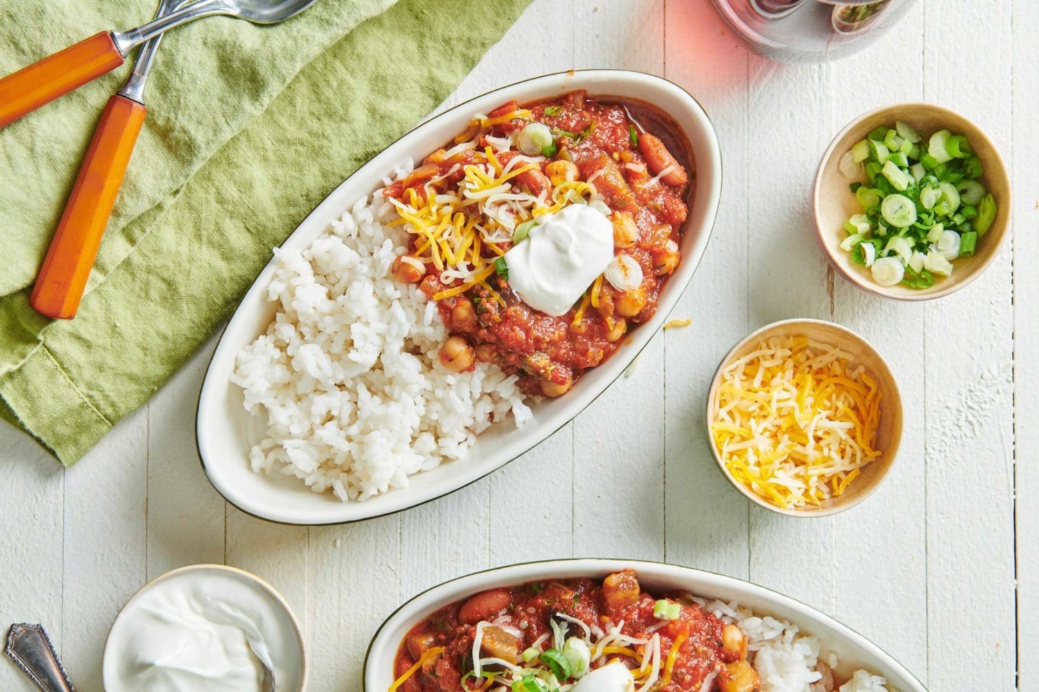 https://media-cldnry.s-nbcnews.com/image/upload/t_fit-1500w,f_auto,q_auto:best/newscms/2020_10/3251851/instant-pot-vegetable-chili-190-1100x1650hor.jpg