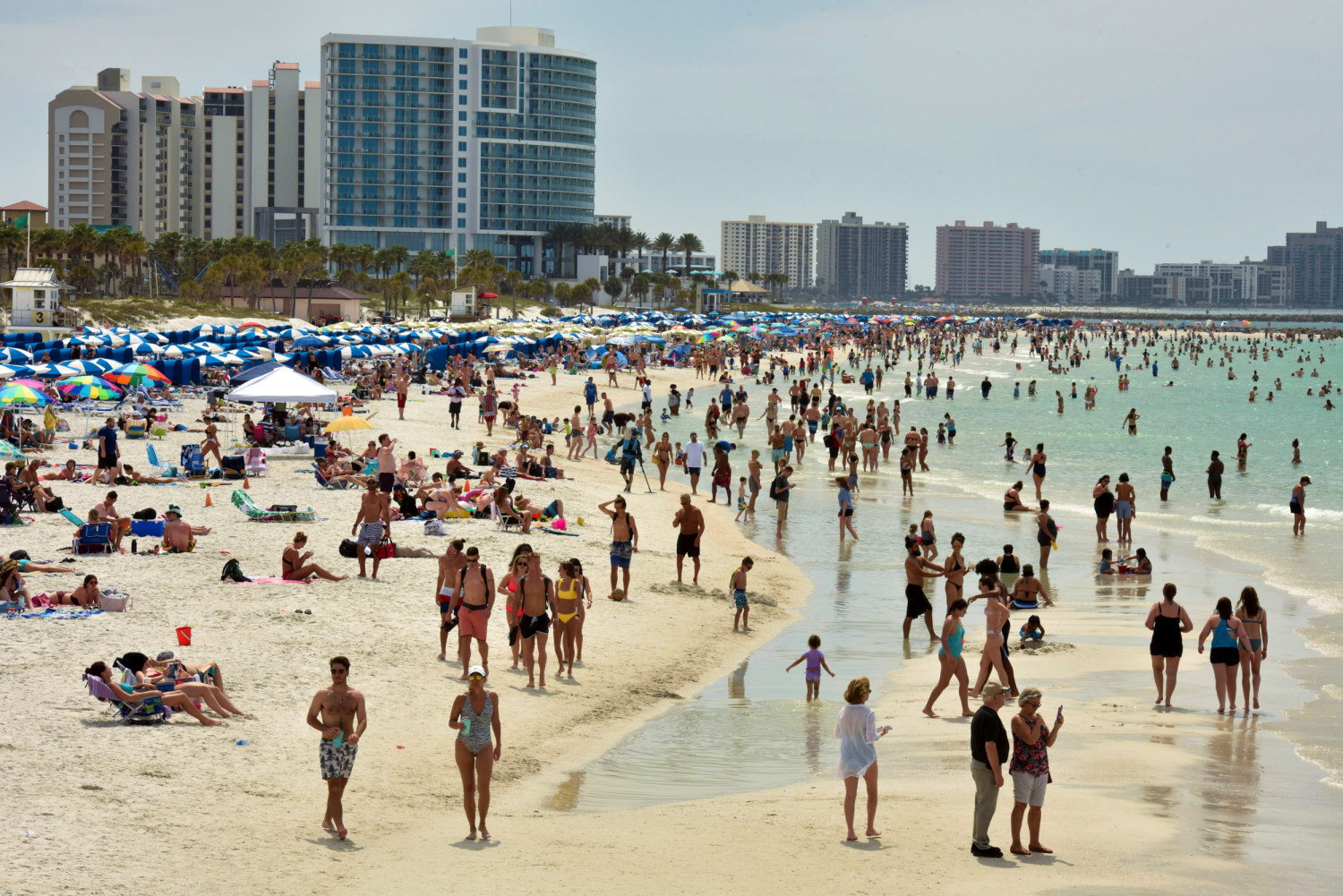 Florida governor refuses to shut down beaches amid spread of