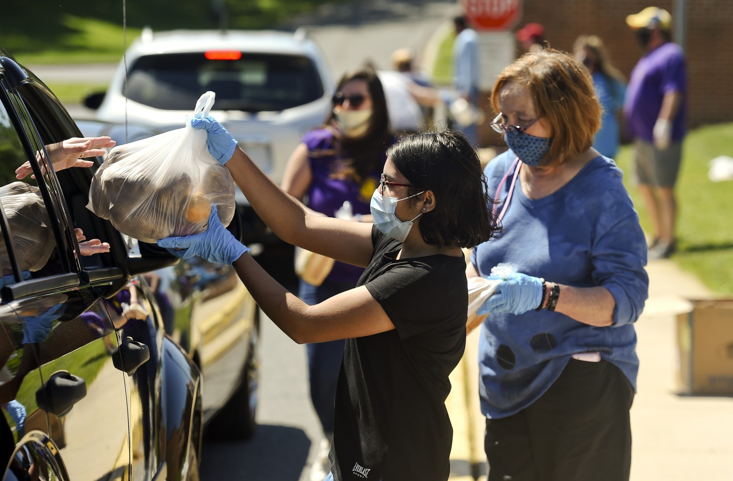 Millions of Americans going hungry as pandemic erodes incomes and destroys  communities, image size:1500x985