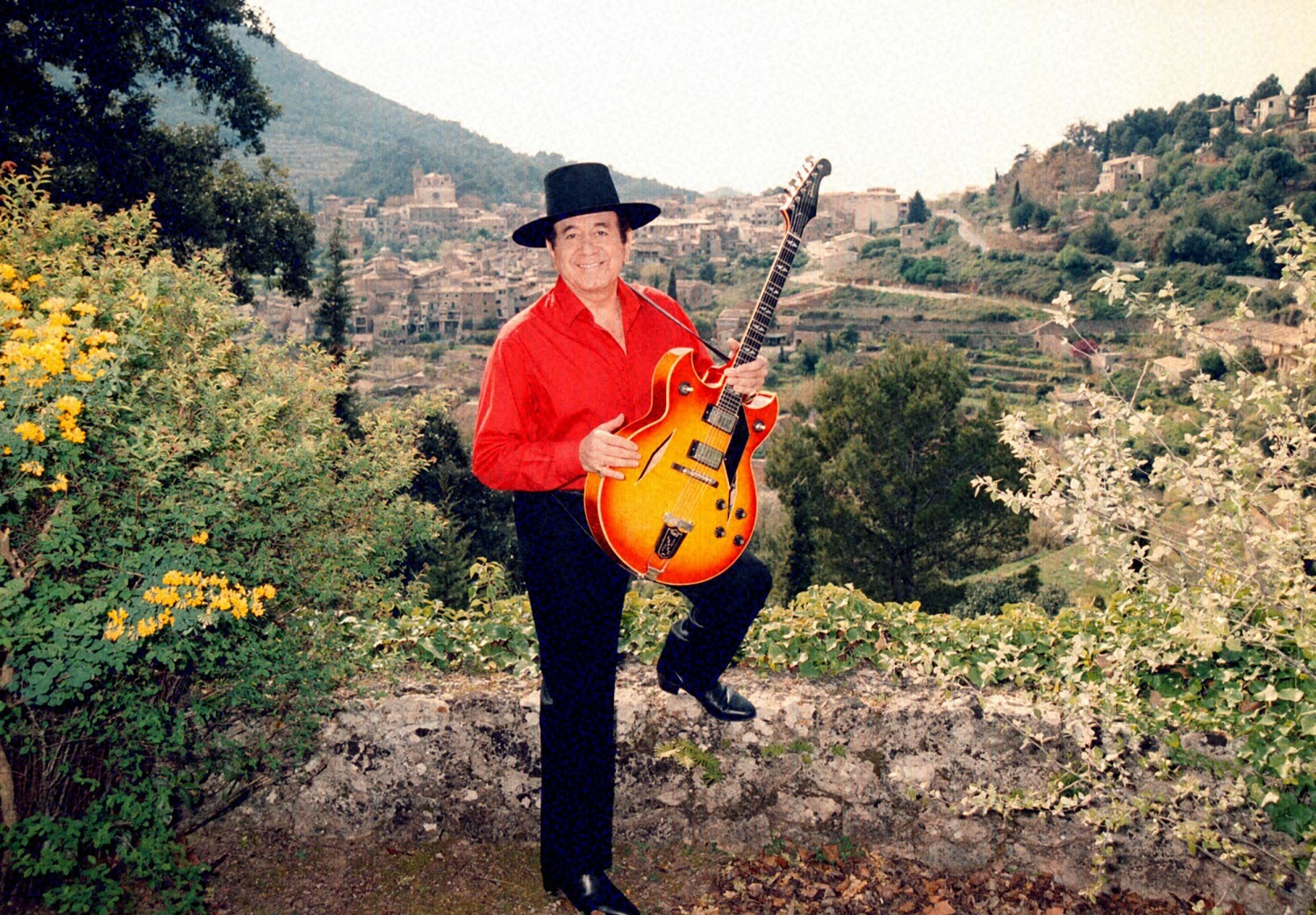 60s singer Trini Lopez, 83, dies while battling coronavirus