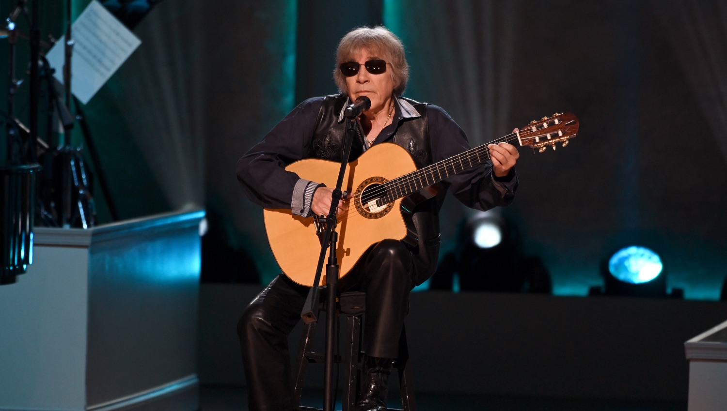 Singer Jose Feliciano protests racist parody of “Feliz Navidad