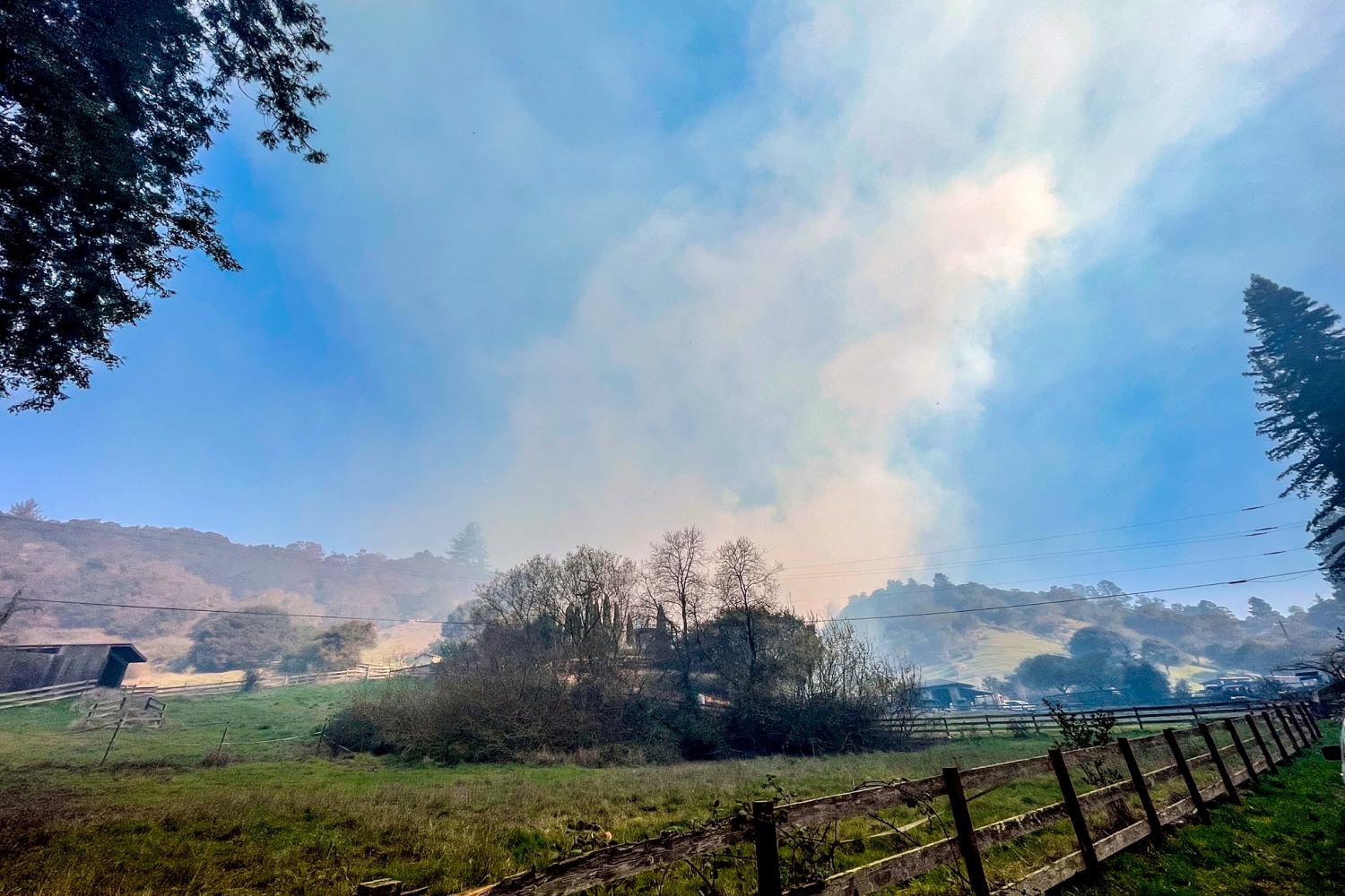 Dry warm weather fuels unusual January fires in Northern California