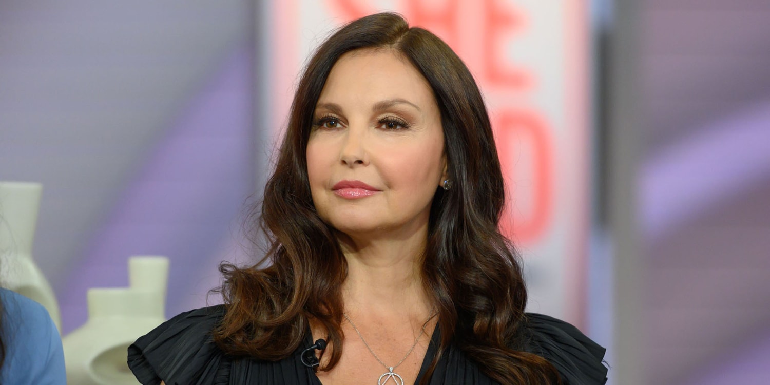 Ashley Judd says she's 'drowning in trauma,' shares new photos