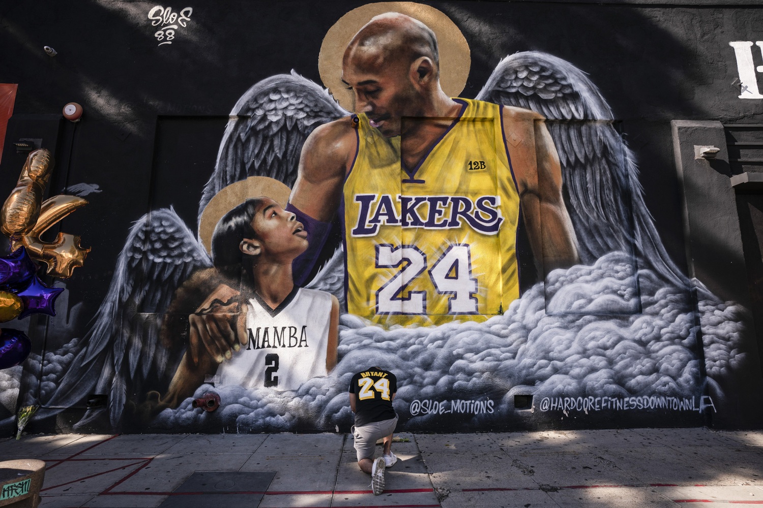 Download An Illustration of Kobe Bryant Being Saluted by Thousand Adoring  Fans Wallpaper