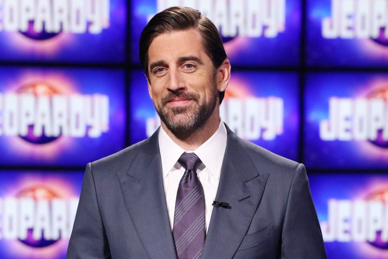 Aaron Rodgers looks hurt at Jeopardy! contestants missing Packers clue  (Video)