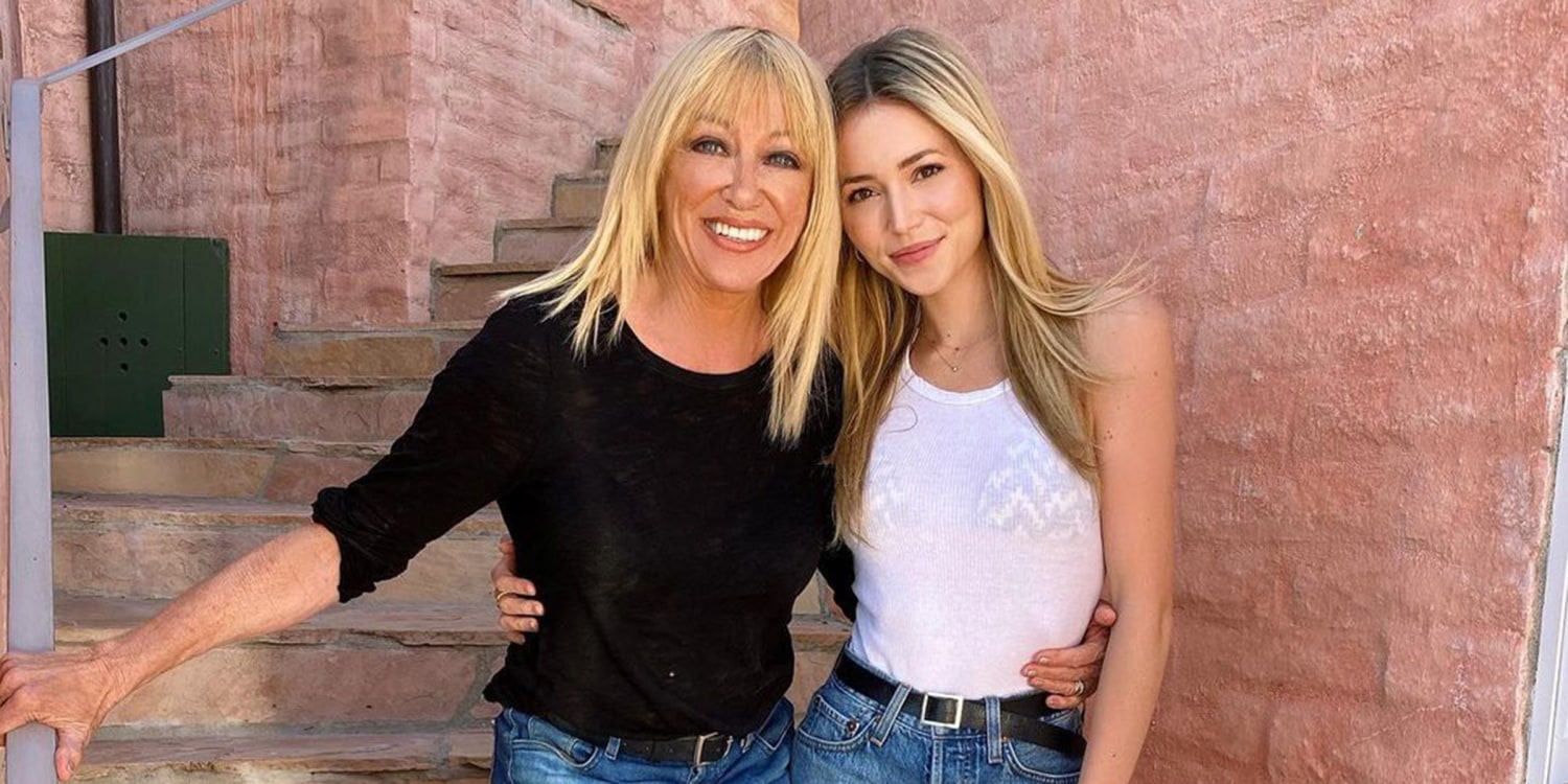 Suzanne Somers and her granddaughter wear short shorts