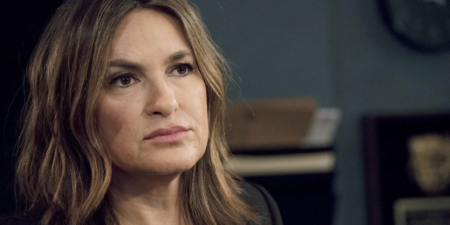 Mariska Hargitay shows broken knee and other injuries in photo