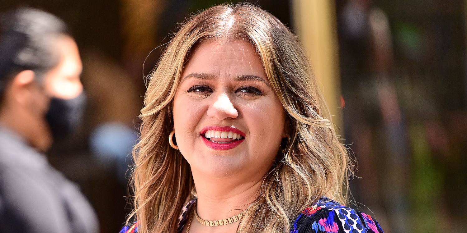 Kelly Clarkson loves browsing homes on Zillow
