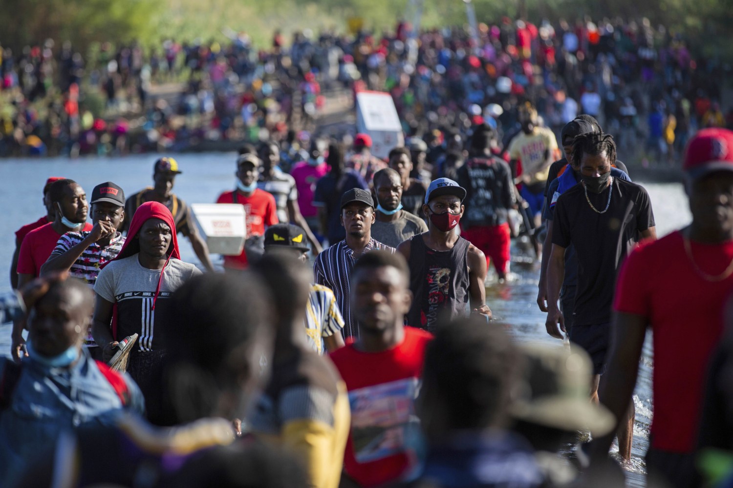 Thousands of Haitian migrants arrive at Texas border city Del