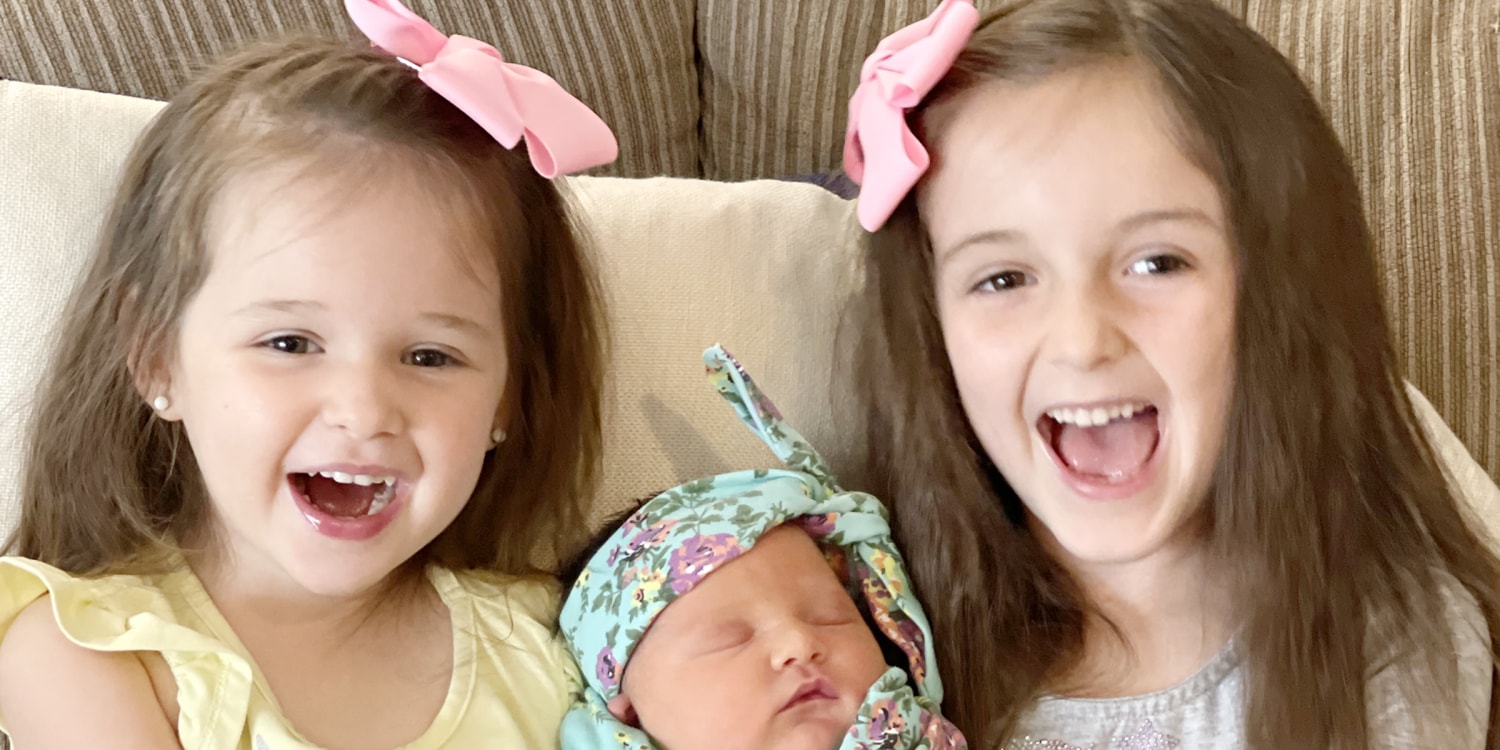 Siblings give birth to baby girls on same day in same hospital ward