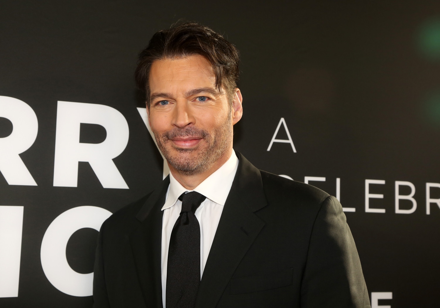 A bald Harry Connick Jr. appears live as Daddy Warbucks for the