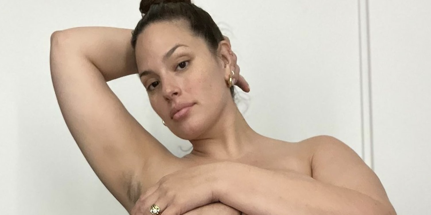 Ashley Graham, pregnant with twins, shares nude photo