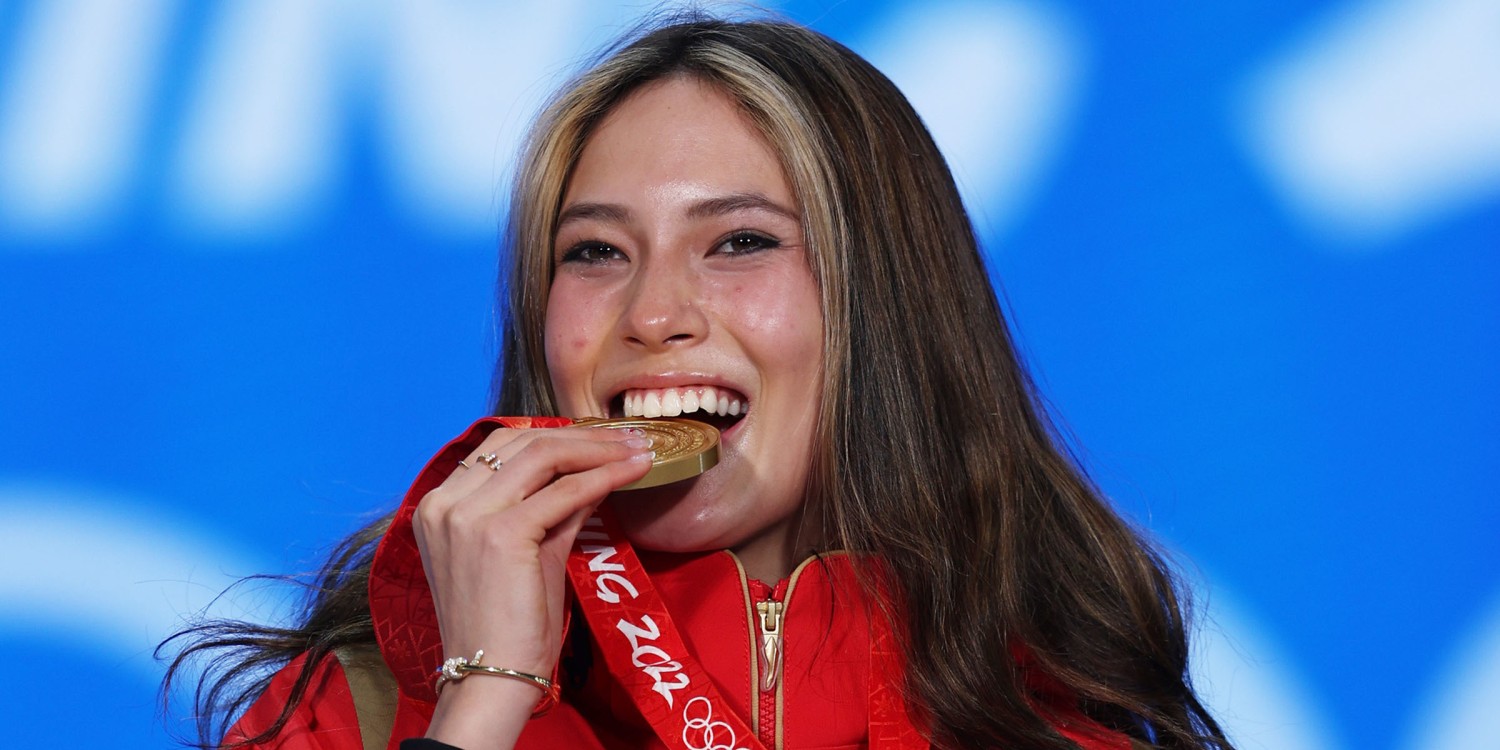 Why Do Olympic Athletes Bite Their Gold Medals? History of Biting Medals at  Olympic Games - Parade