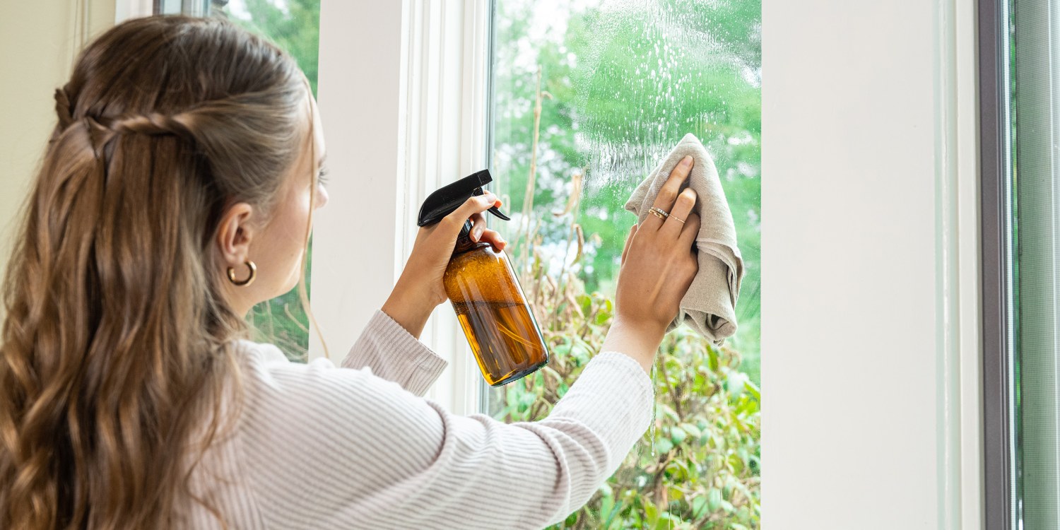 Washing Windows By Using Glass Water Repellent in Advance