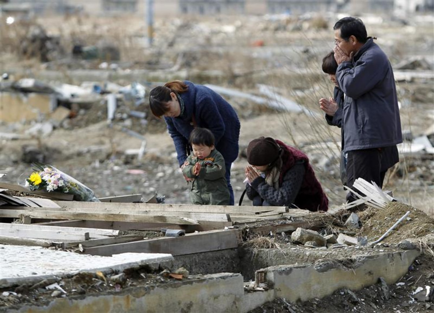 Япония сколько погибло. Дети стихийные бедствия и катастрофы.