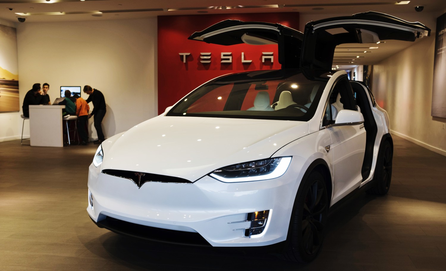 Tesla buys $1.5 billion in bitcoin and plans to start accepting it as  payment