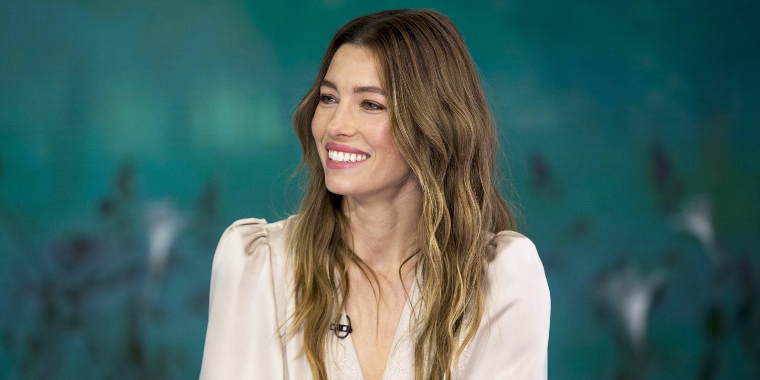 Watch Jessica Biel's reaction to an old video of her knocking now