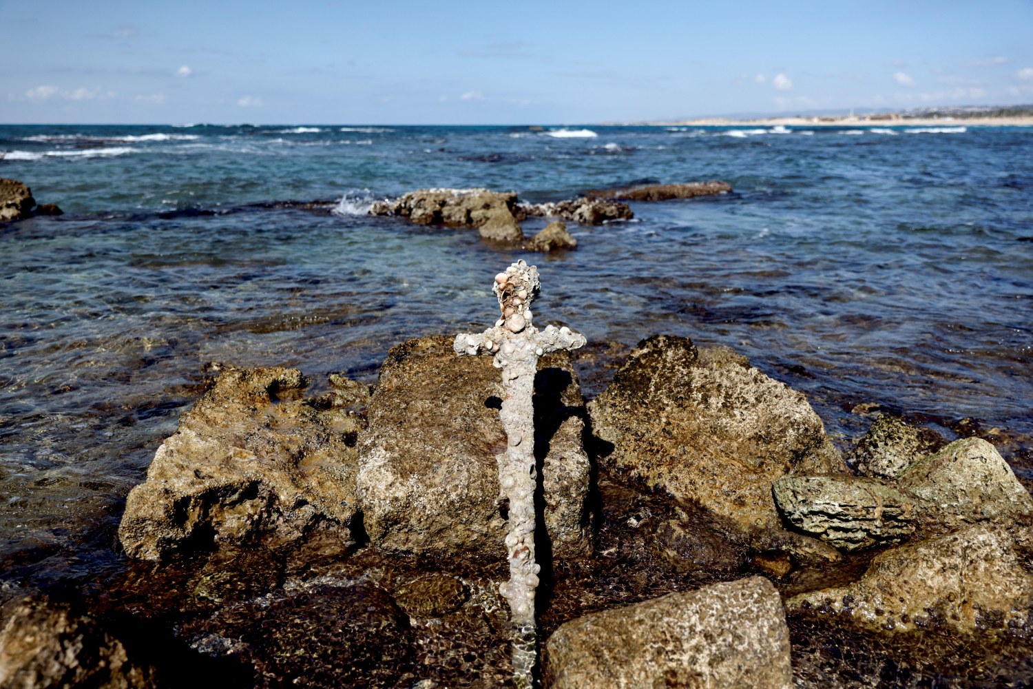 Ancient sword that may have belonged to Crusader found by Israeli diver