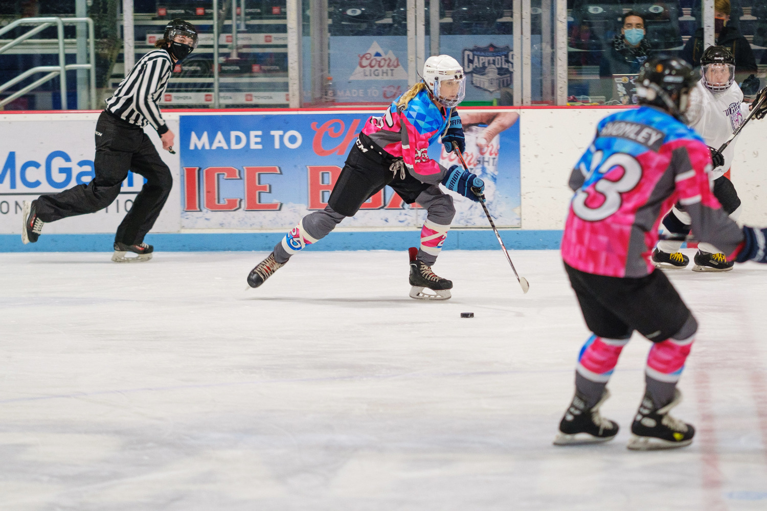 All-transgender hockey team takes the ice in Wisconsin