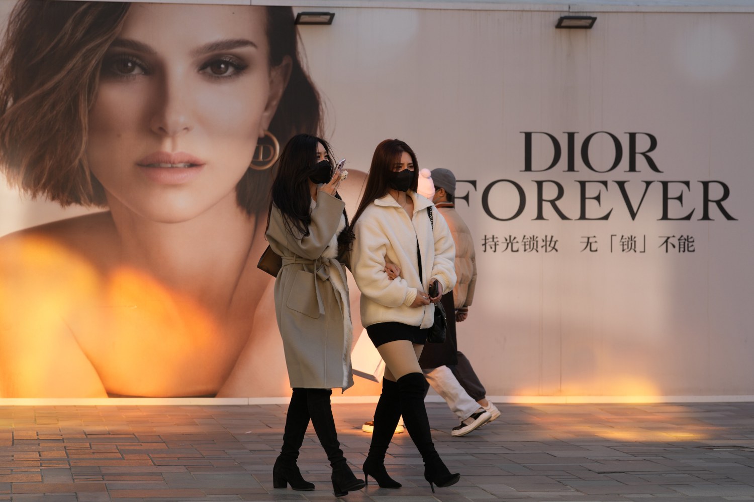 How Chinese Sellers of Fake Dior Are Evading a Crackdown Online