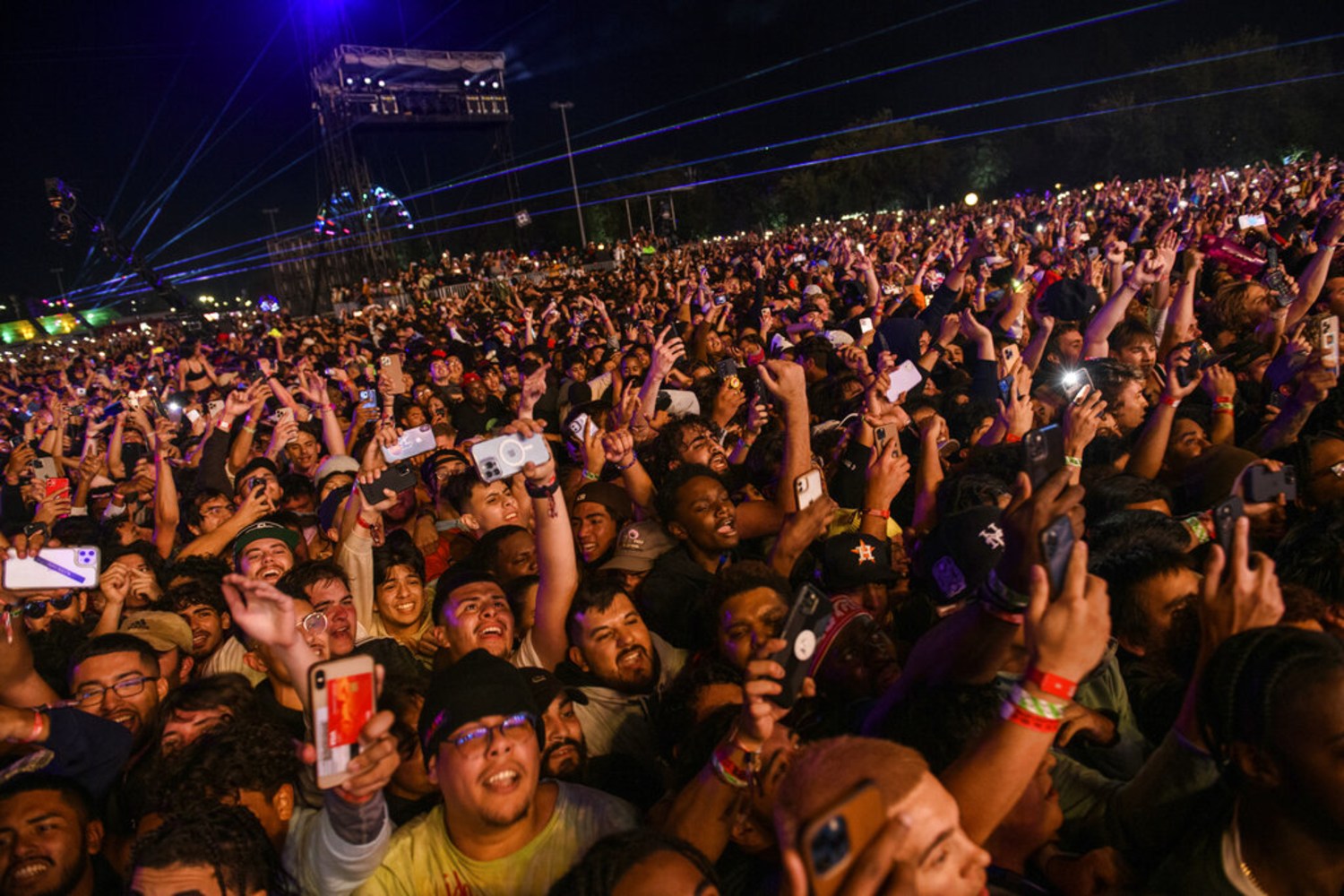 El rapero Travis Scott fue denunciado por el festival en el que