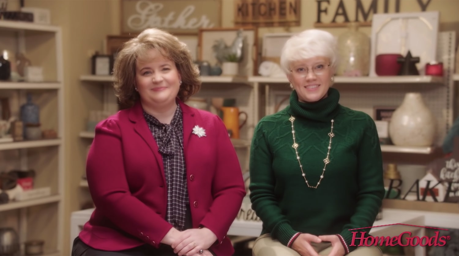 Snl 2022 Christmas Aidy Bryant And Kate Mckinnon Star In Hilarious 'Snl' Christmas Sketch