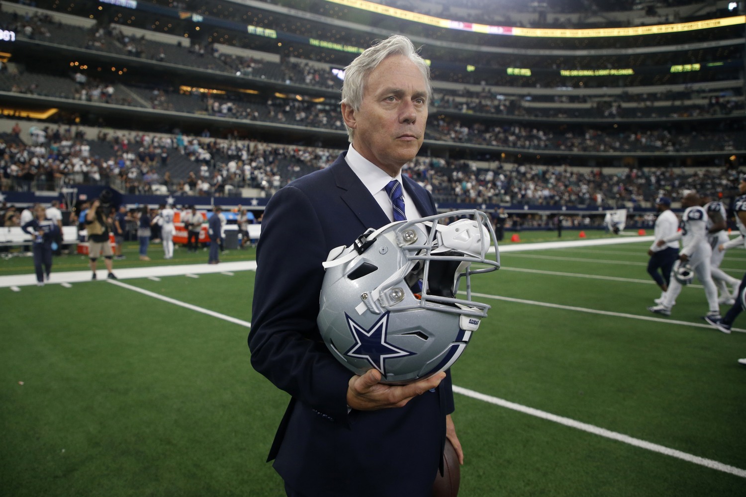 Dallas Cowboys paid $2.4 million to cheerleaders who accused executive of  locker room voyeurism, ESPN reports