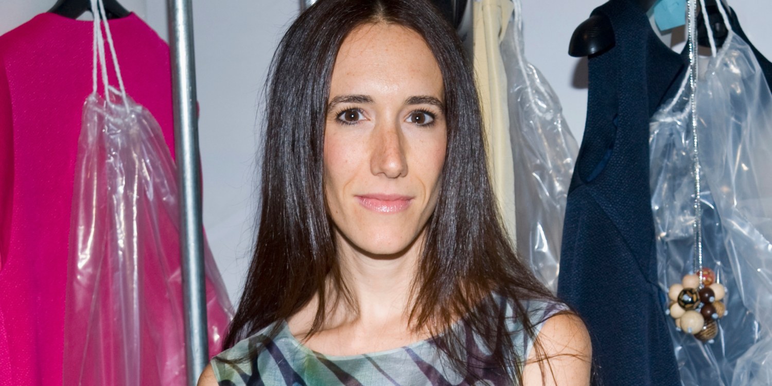 did rebekah neumann wear a purple wedding dress WeCrashed vs the True Story of Adam Neumann, his Wife, and WeWork