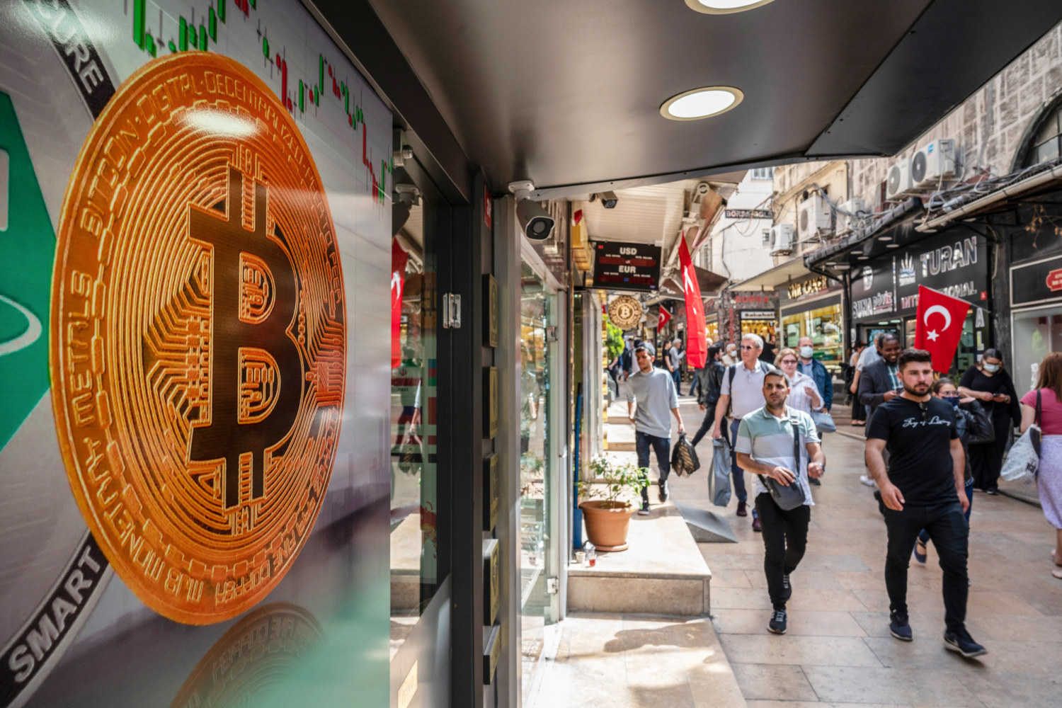 Bitcoin drops below $20,000 for the first time since late 2020