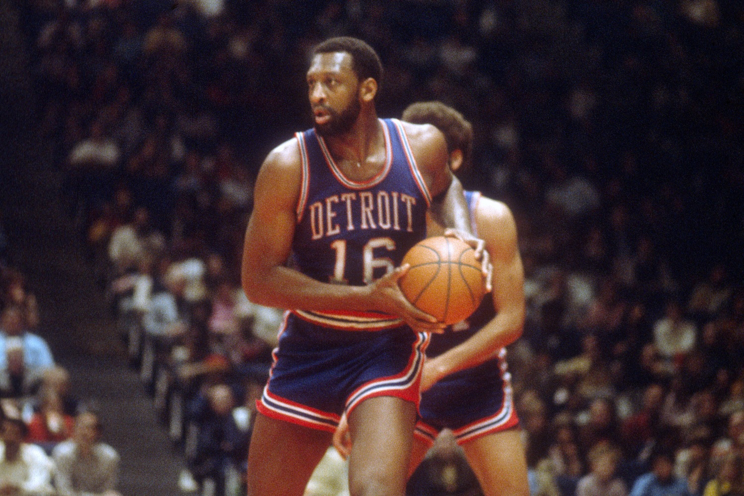 Bob Lanier, Hall of Famer who played with the Pistons and Bucks, dies at  73, NBA says