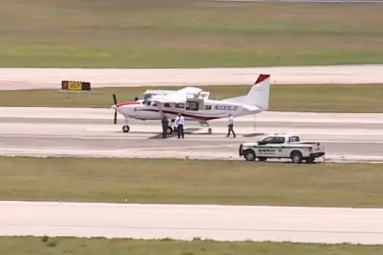 Passenger with no idea how to fly plane lands aircraft in