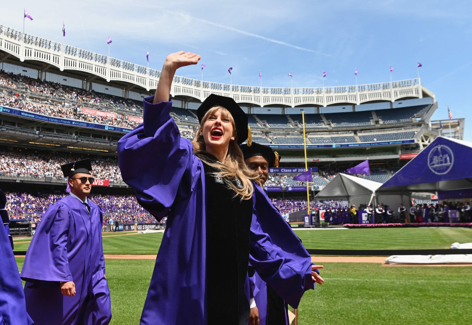 taylor swift graduation dress receives an honorary degree and addresses NYU graduating class vendor-Barbara Tfank