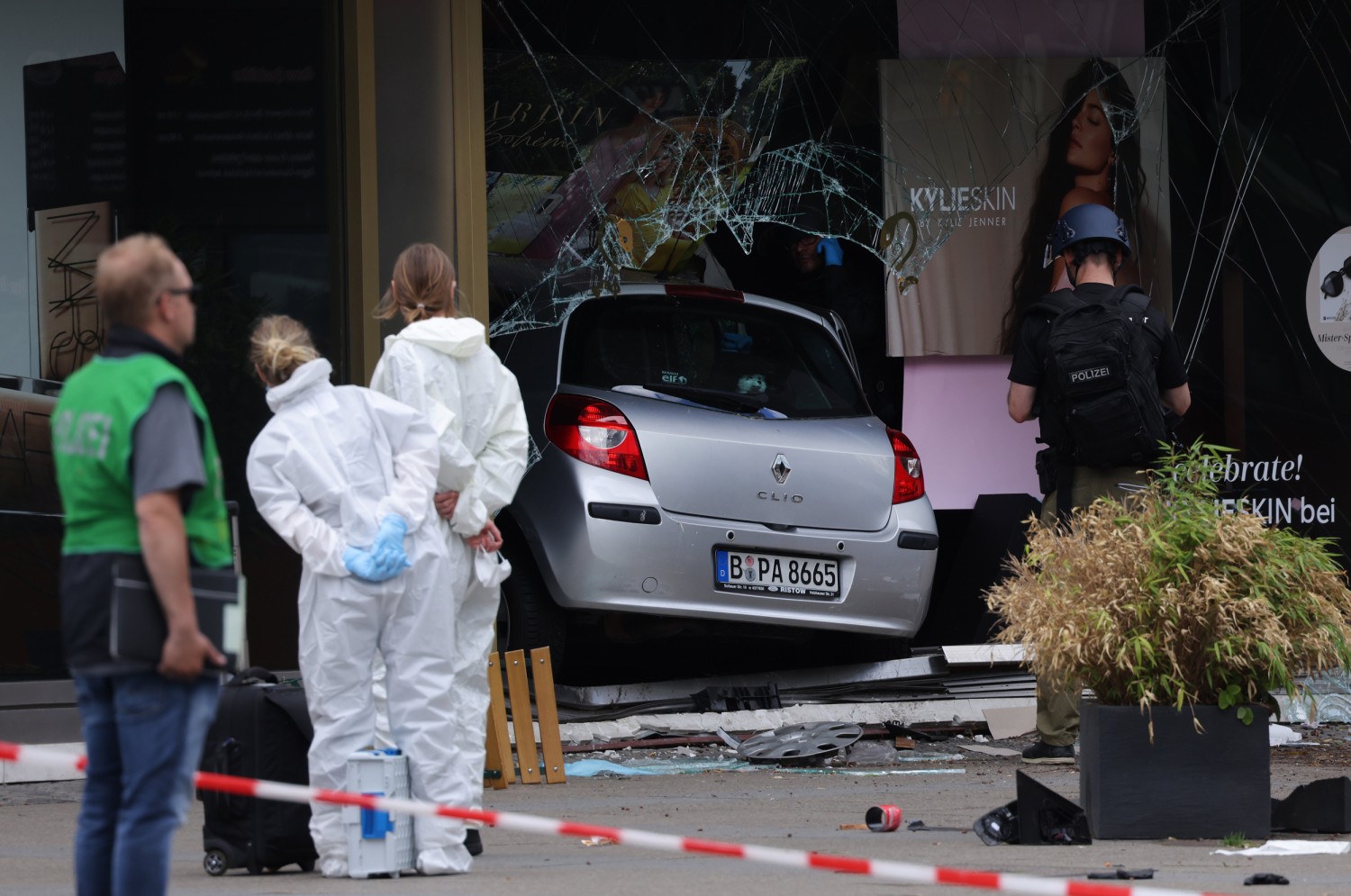 Man Drives Into Crowd in Berlin, Killing Teacher, Injuring 14 Students