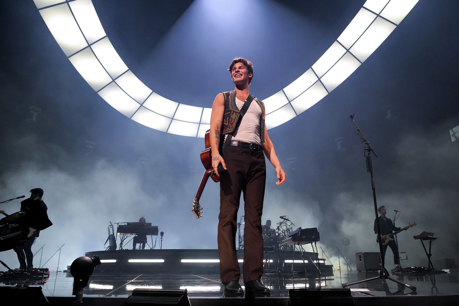 Shawn Mendes admits he has 'been going through it lately' in honest update  - Good Morning America, image size:1500x1001