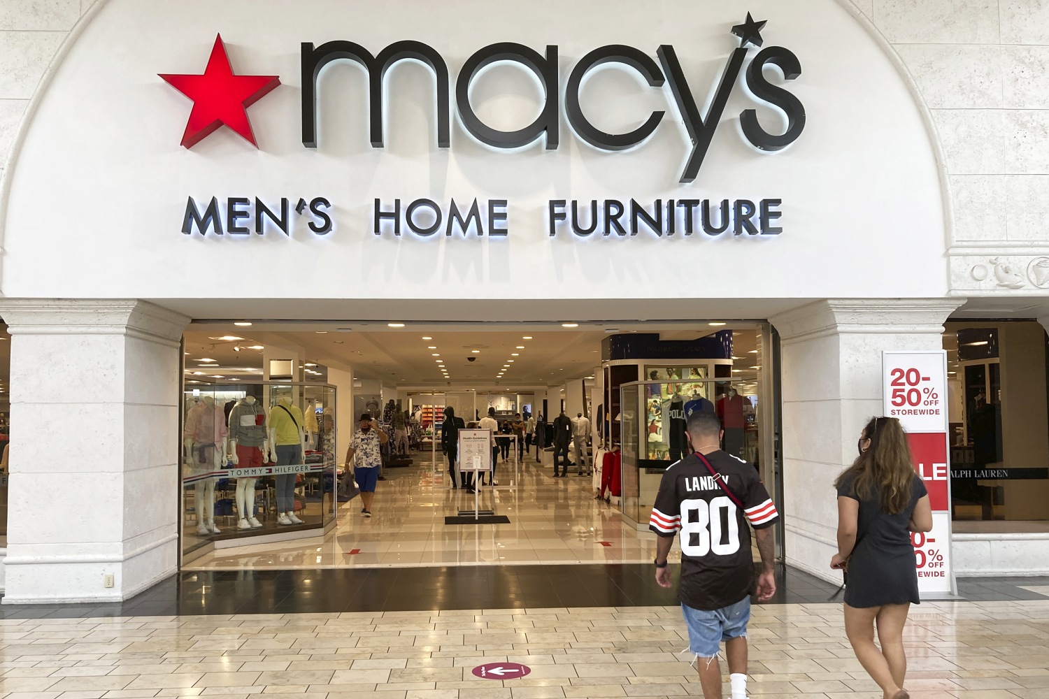 Macy's, Nordstrom cut profit views as excess inventory prompts