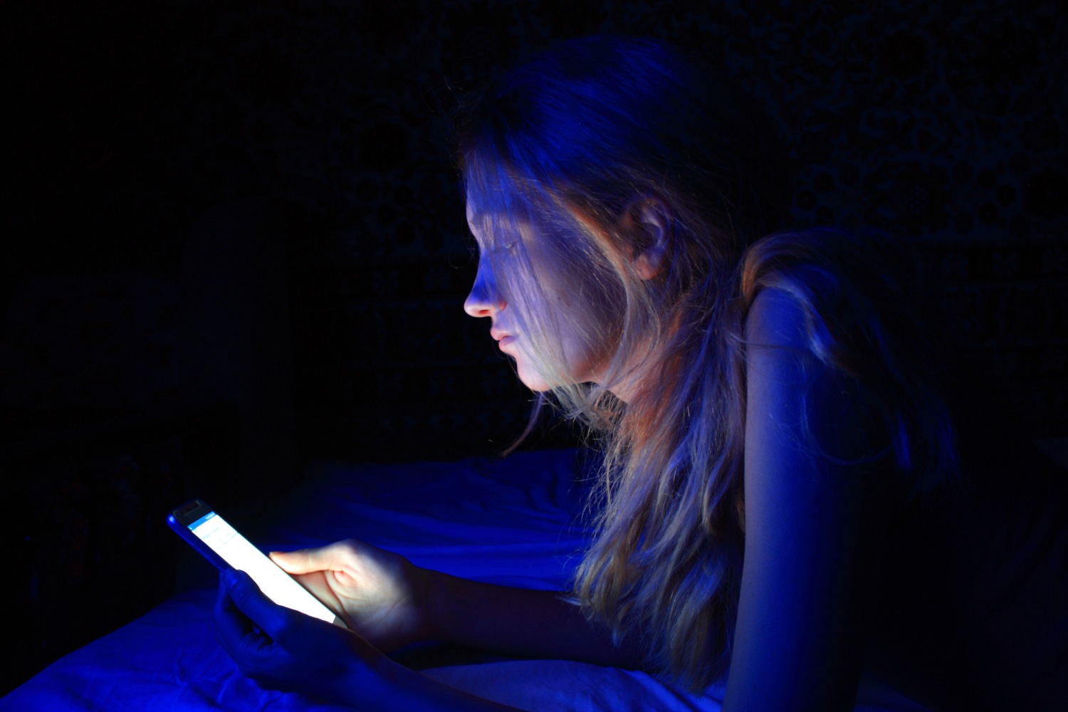 Blue light makes you age: How to turn down the blue light on your devices -  CyberGuy