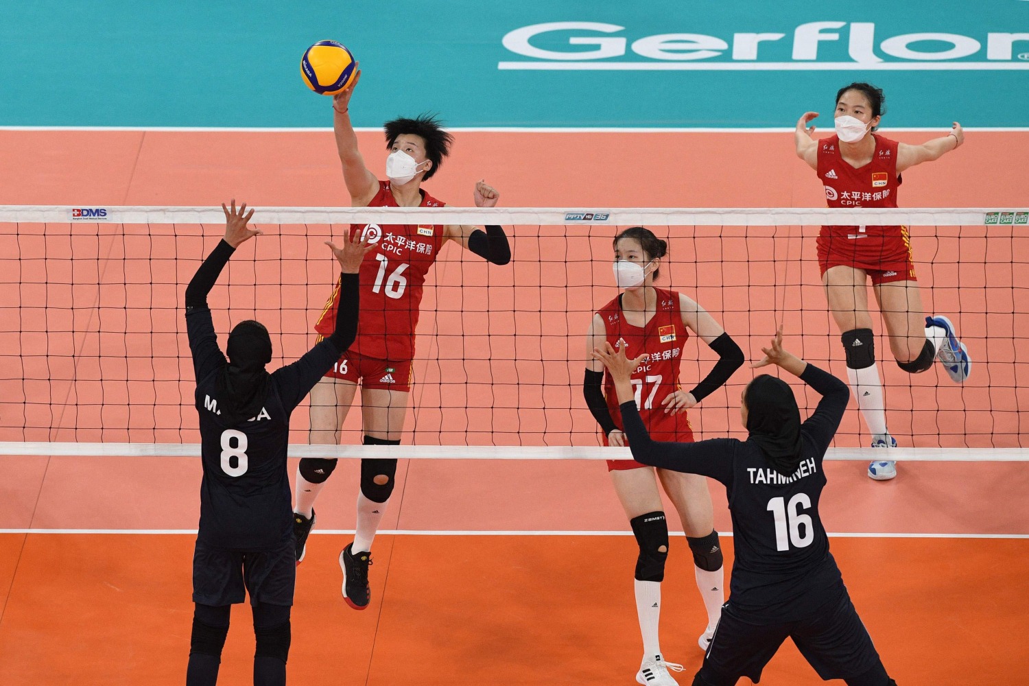 China's volleyball team wears Covid masks in a game, sparking ...