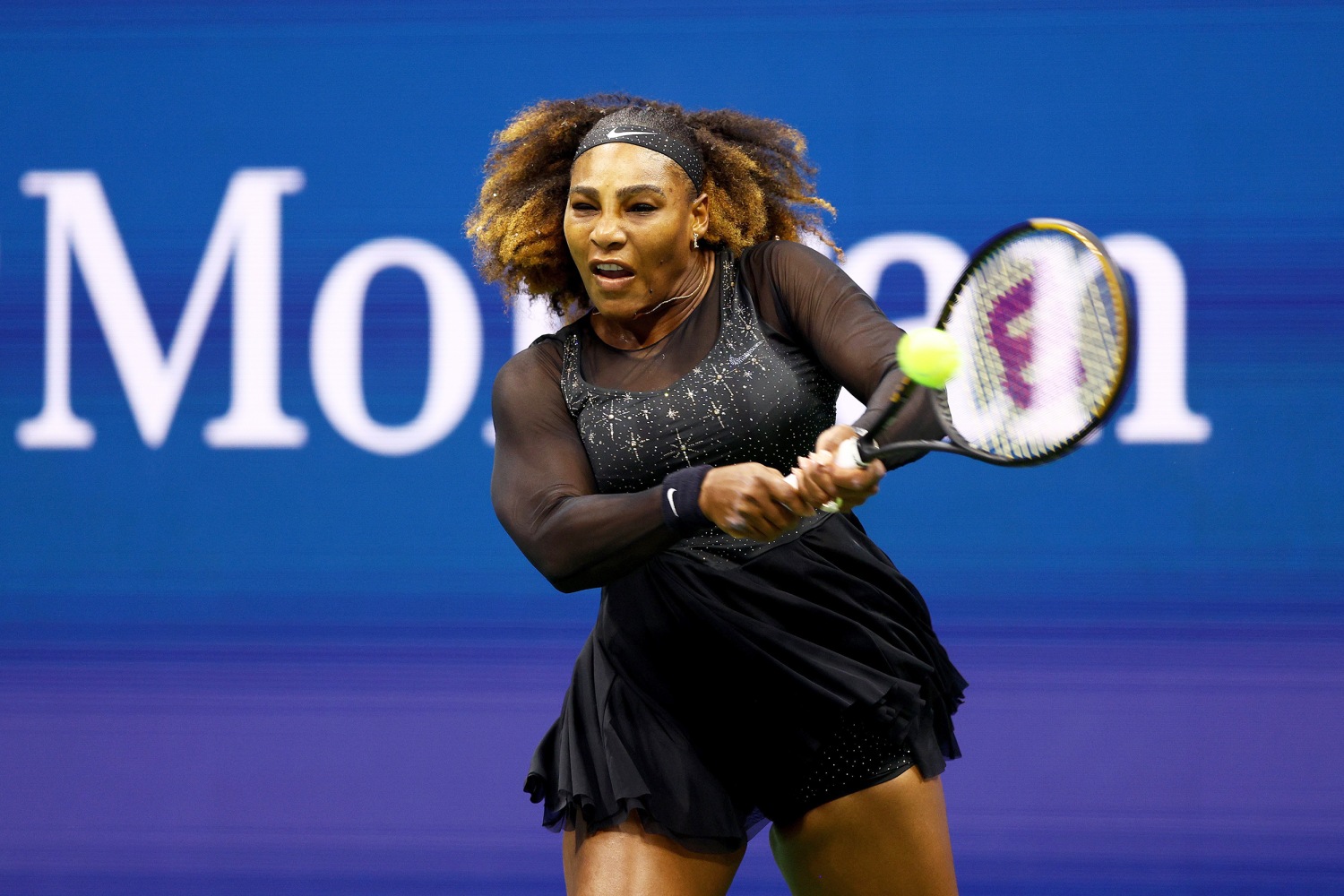 Serena Williams reaches second round at U.S