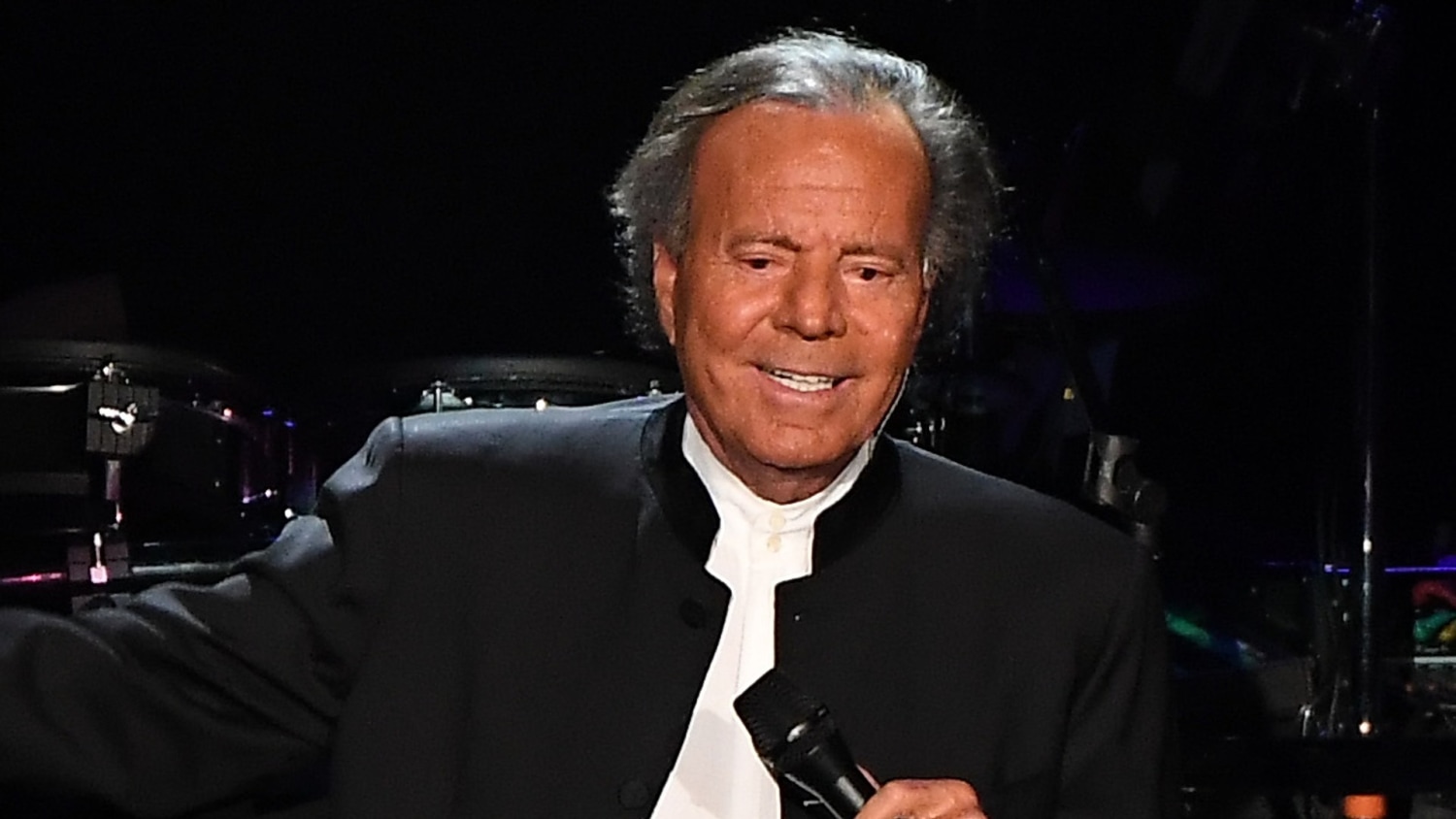 Julio Iglesias reapareció y les dio una gran noticia a sus fans
