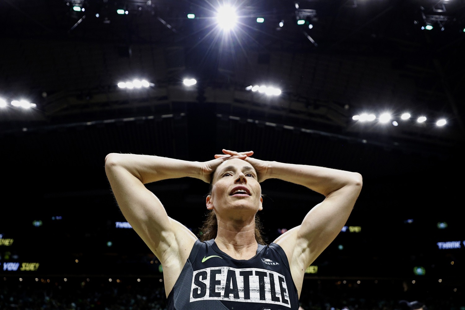 Sue Bird got a flower from a young fan for her last home game, and