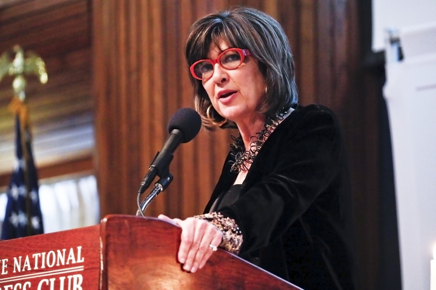 CNN'in uluslararası baş sunucusu Christiane Amanpour 43 yılın ardından CNN'den haziranda ayrılacak