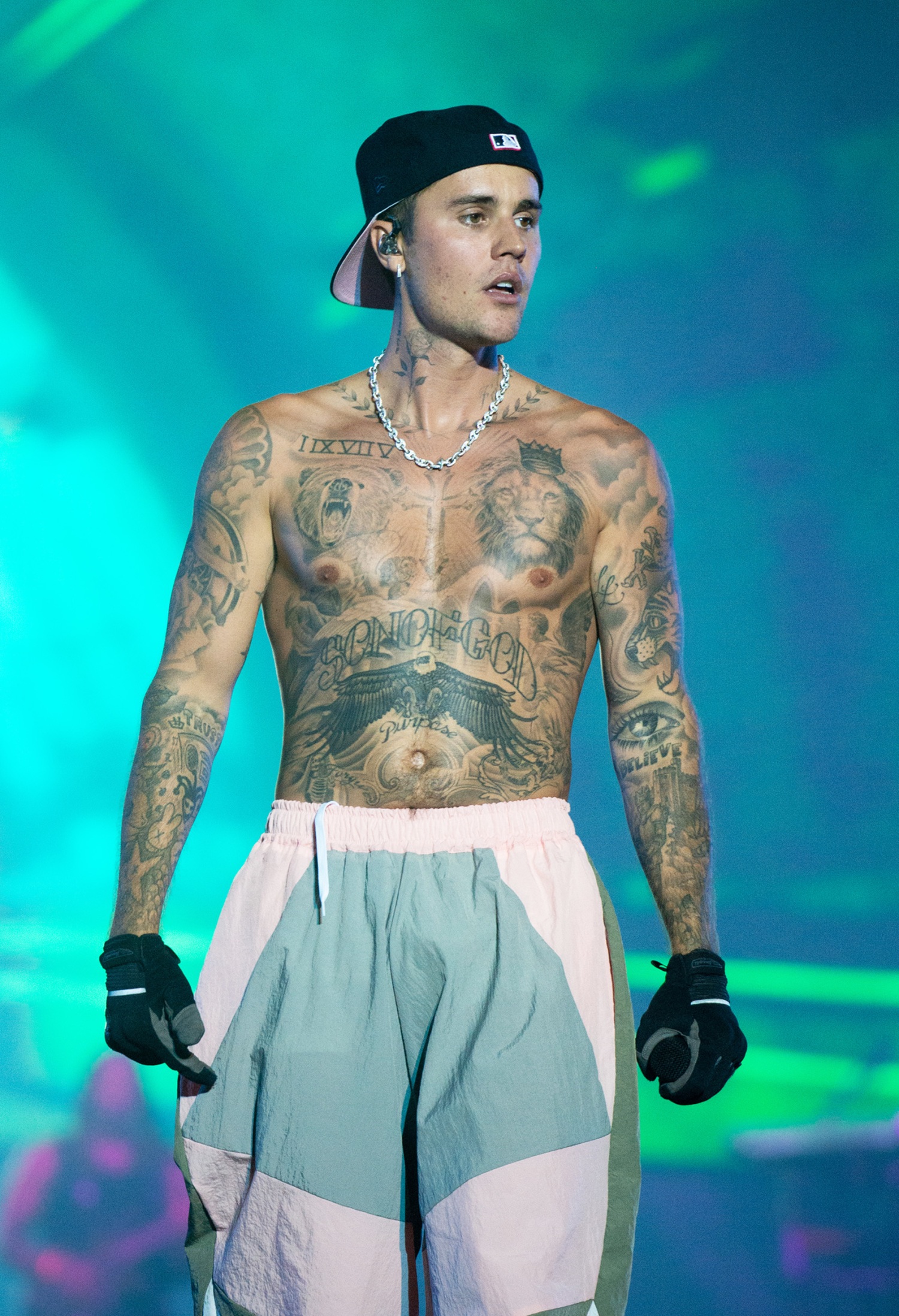 Justin Bieber Face Close Up 2022