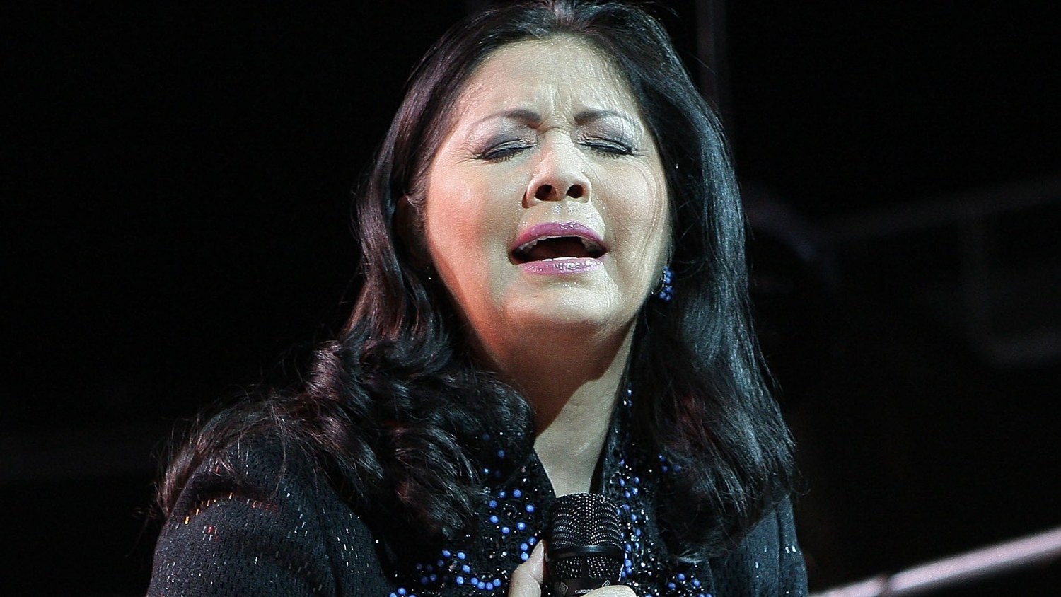 Ana Gabriel’s Instagram, Twitter & Facebook on IDCrawl