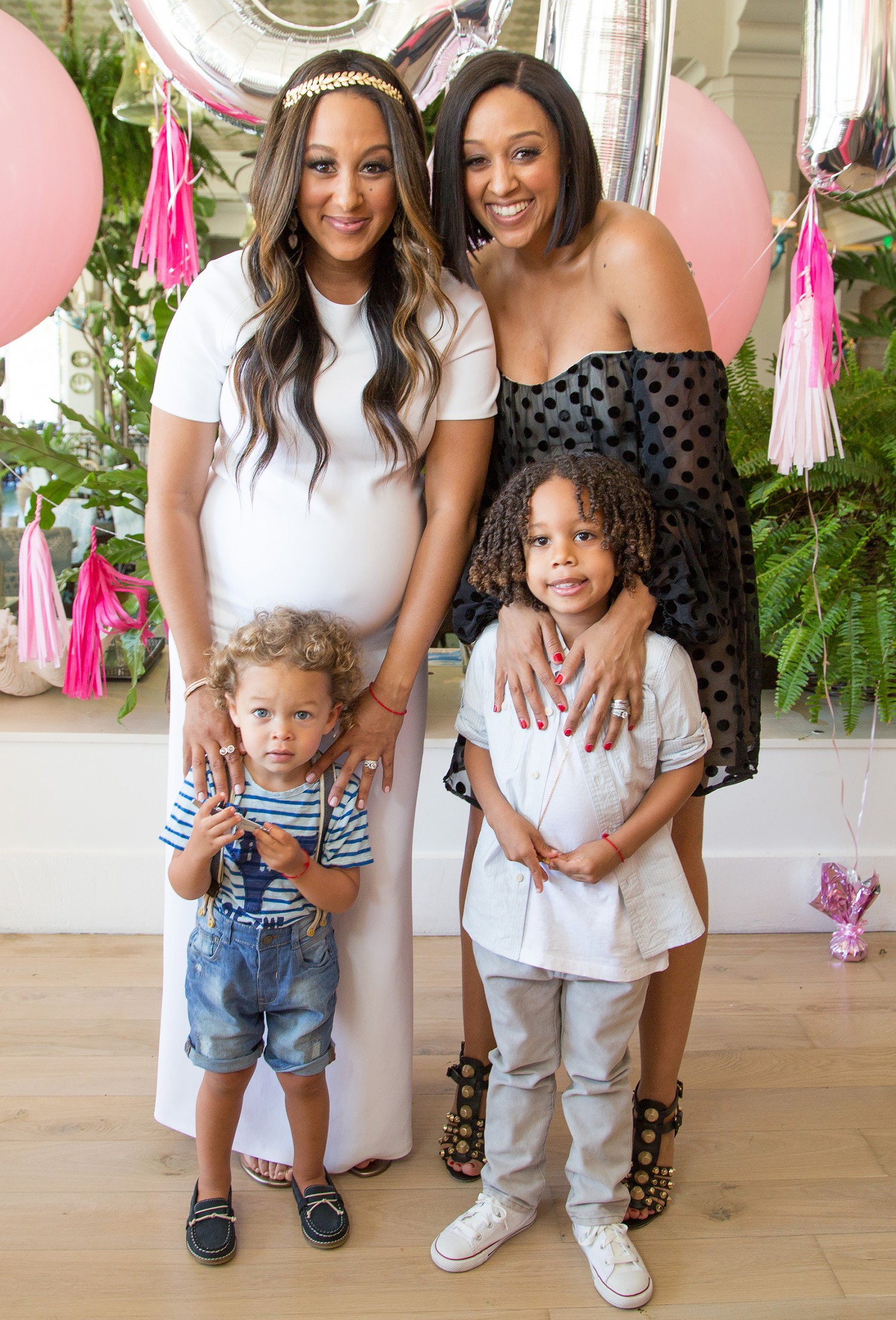 Tia Mowry And Tamera Mowry Housley Zz 221005 D2bdad 