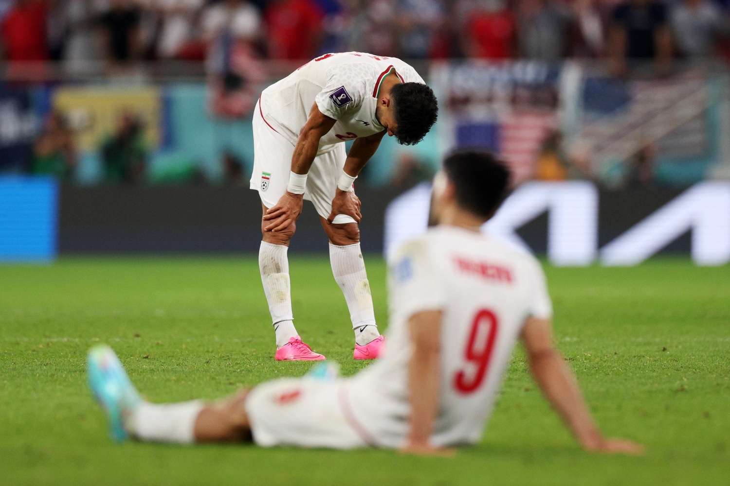 USA men's soccer team wins against Iran, fans go crazy in celebration