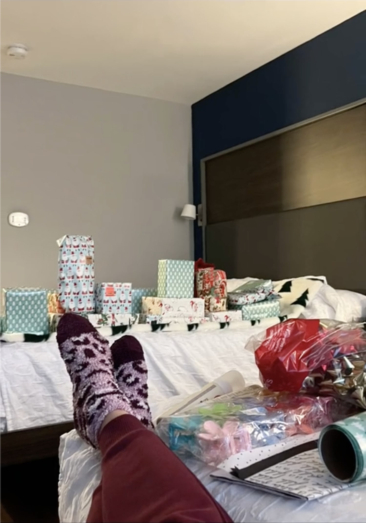 Mom And Son Hotel Room Silping Sex Videos - Mom books hotel room for a weekend to wrap Christmas gifts in peace