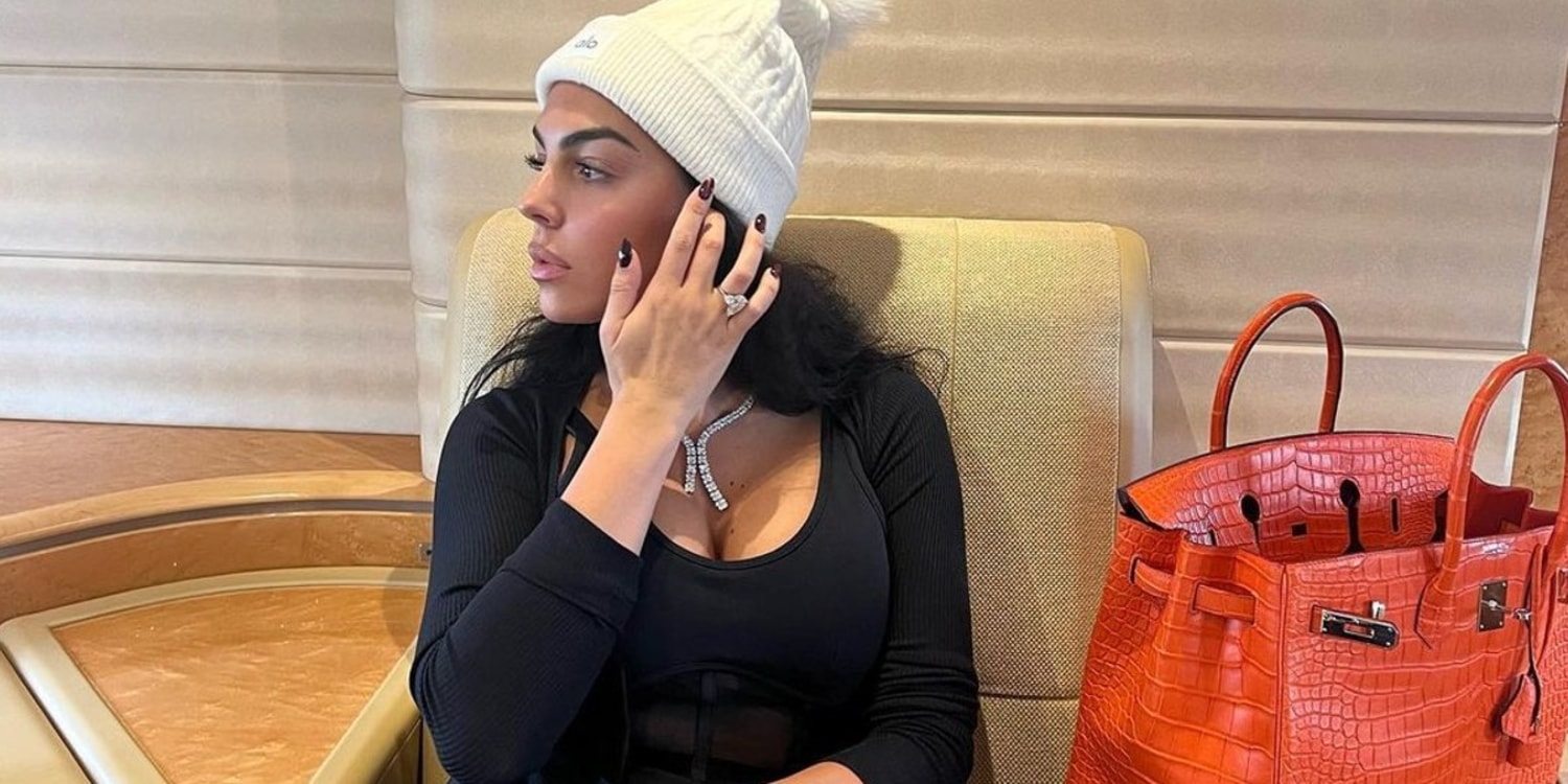 Georgina Rodríguez no deja tocar a sus amigos su nuevo bolso Hermés: Con  vuestras manos no