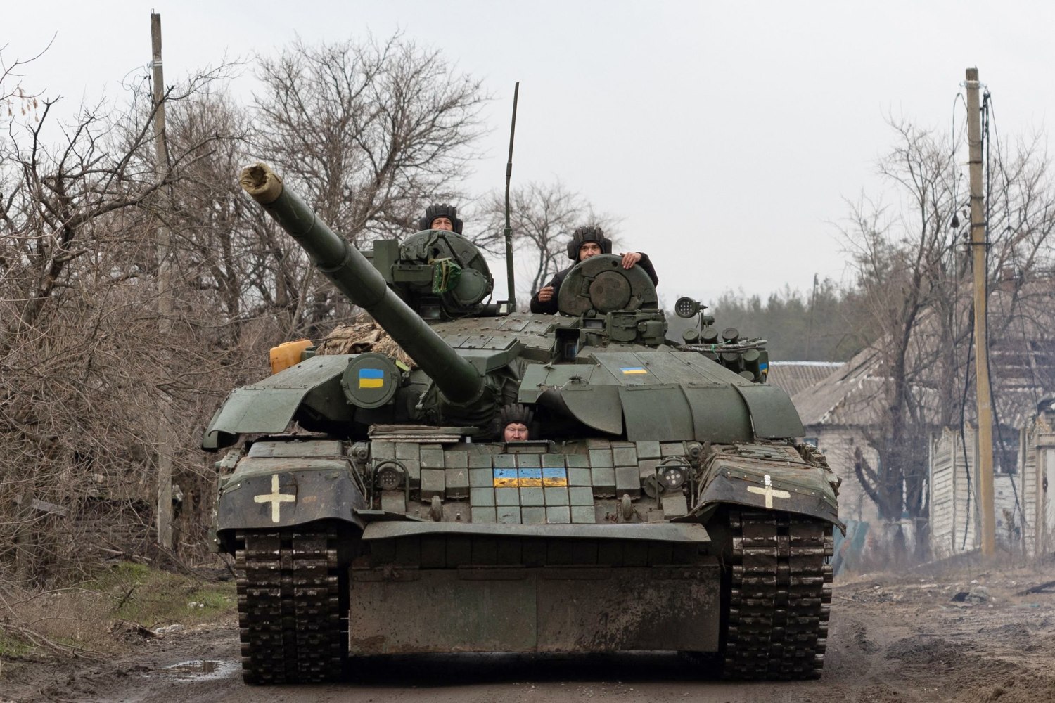 Germany and U.S. Pledge to Send Battle Tanks to Ukraine - The New York Times